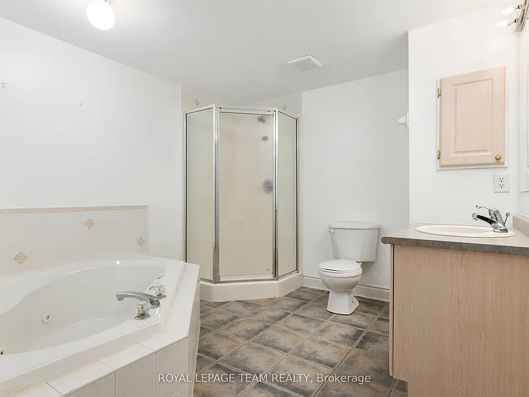 51 Castle Glen Cres — Photo 12