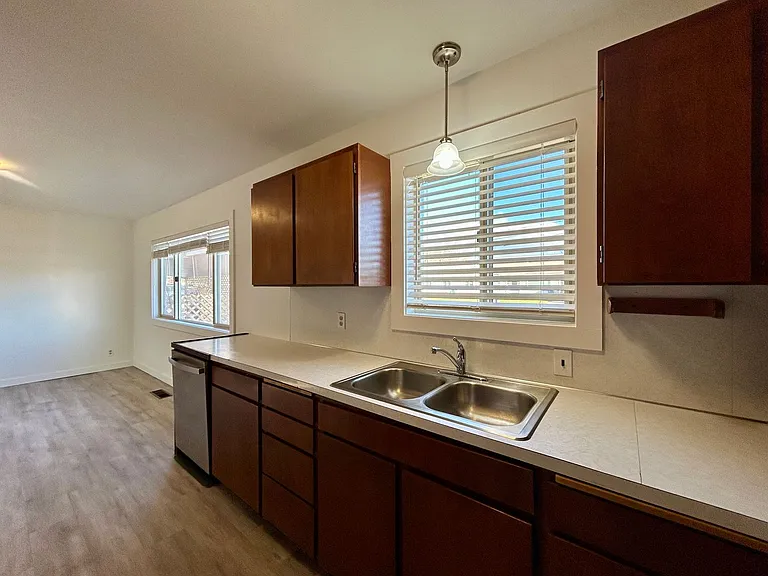 407 S Walnut St — Photo 10