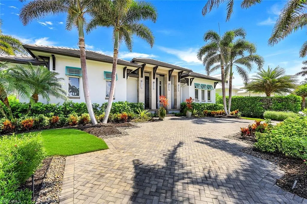 5 bed, 5.5 bath, 4960 sqft, $48,000 — Photo 4