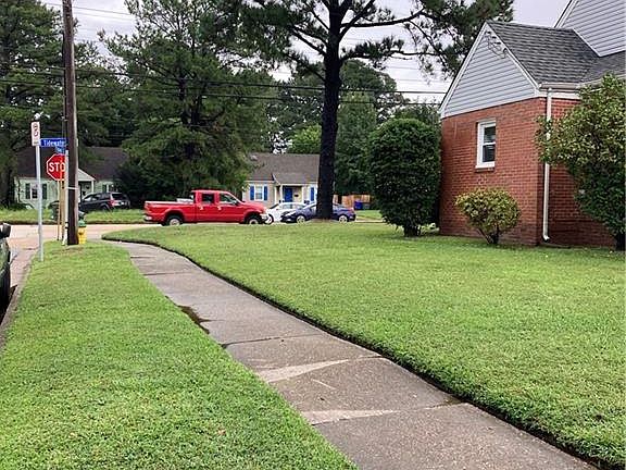 RIGHT SIDE OF THE HOME! BEAUTIFUL GRASS AREA!