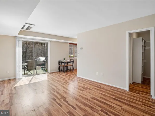 2710 Macomb St NW APT 111, Washington, DC 20008