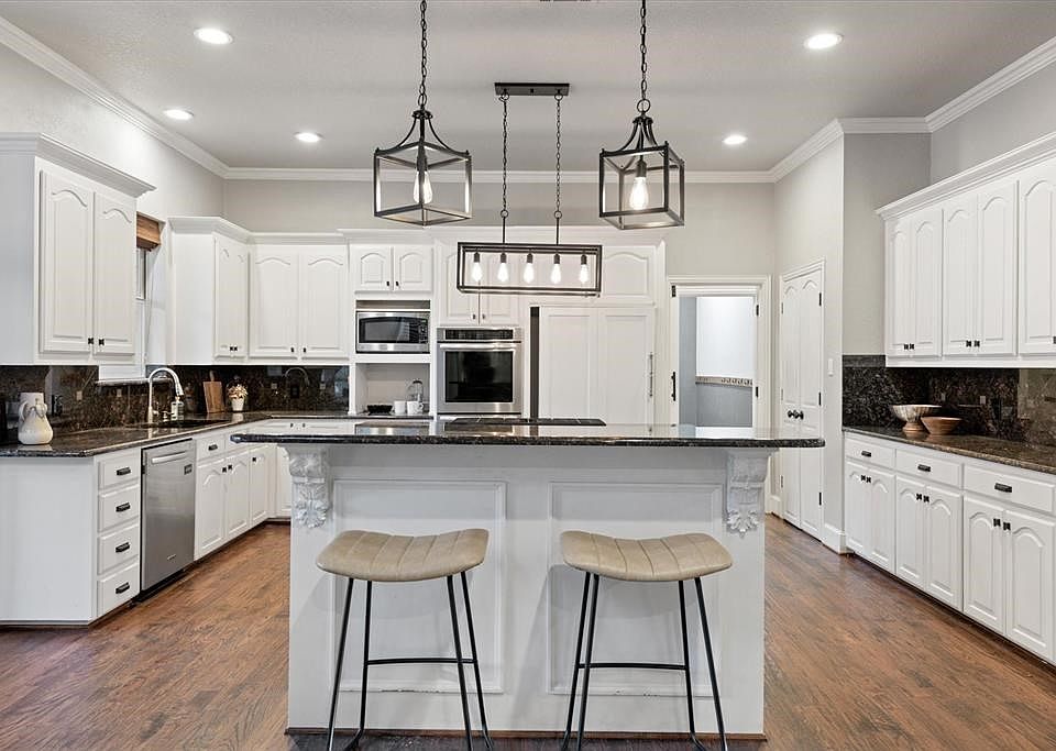 1st image of 704 Aberdeen Way