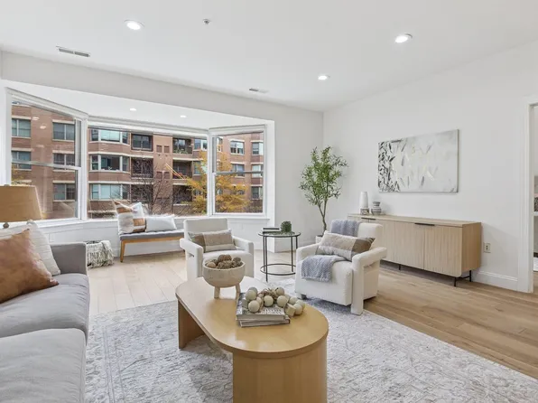 22 Avenue At Port Imperial image 15 of 34