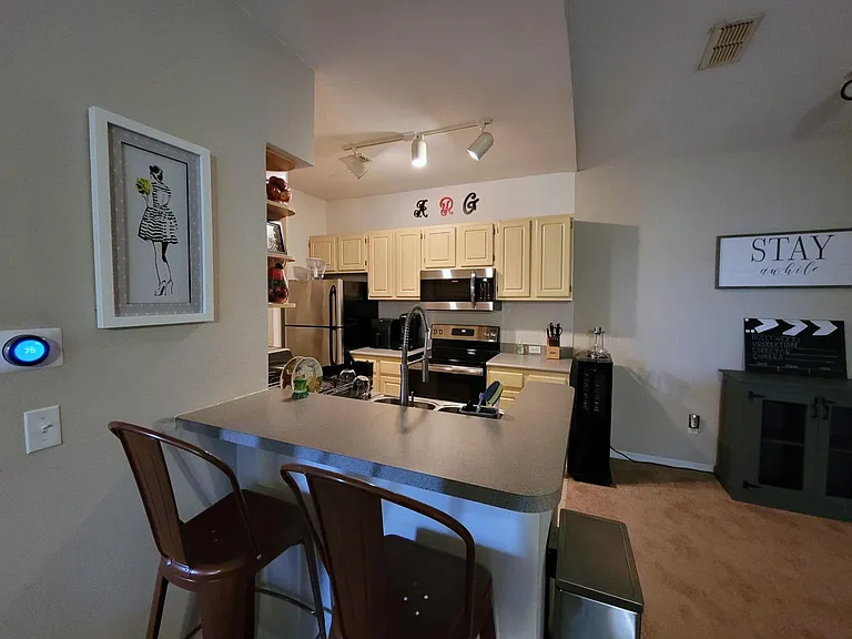 L-shaped counter tops