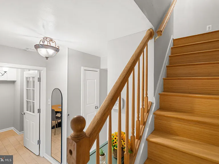 228 Stevenson Sq — Photo 35