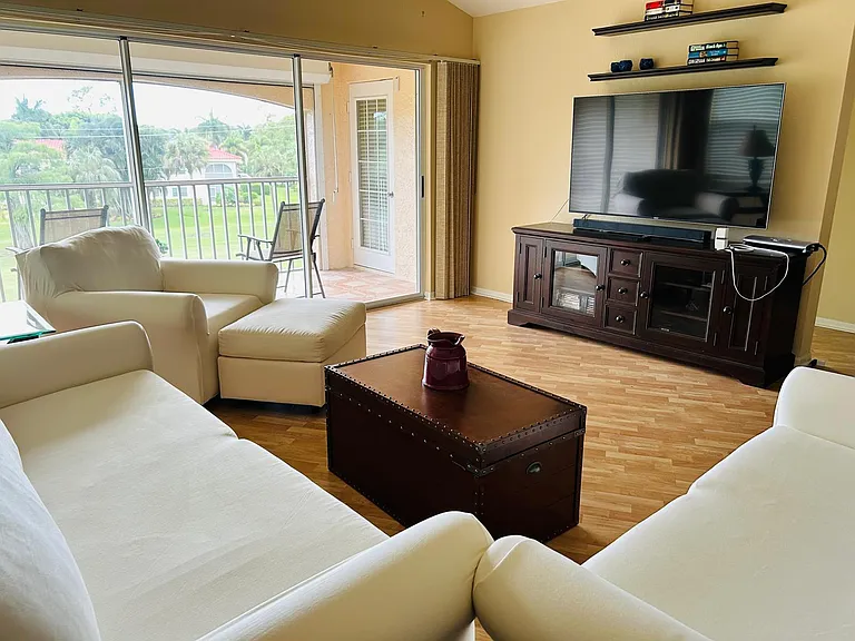 992 Woodshire Ln #D301 — Photo 2