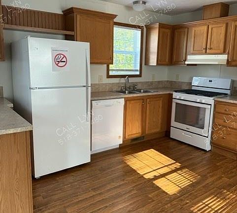 2nd image of 2 Halfmoon Cir