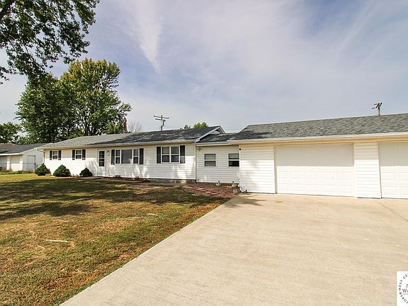 3rd image of 300 Crescent Dr