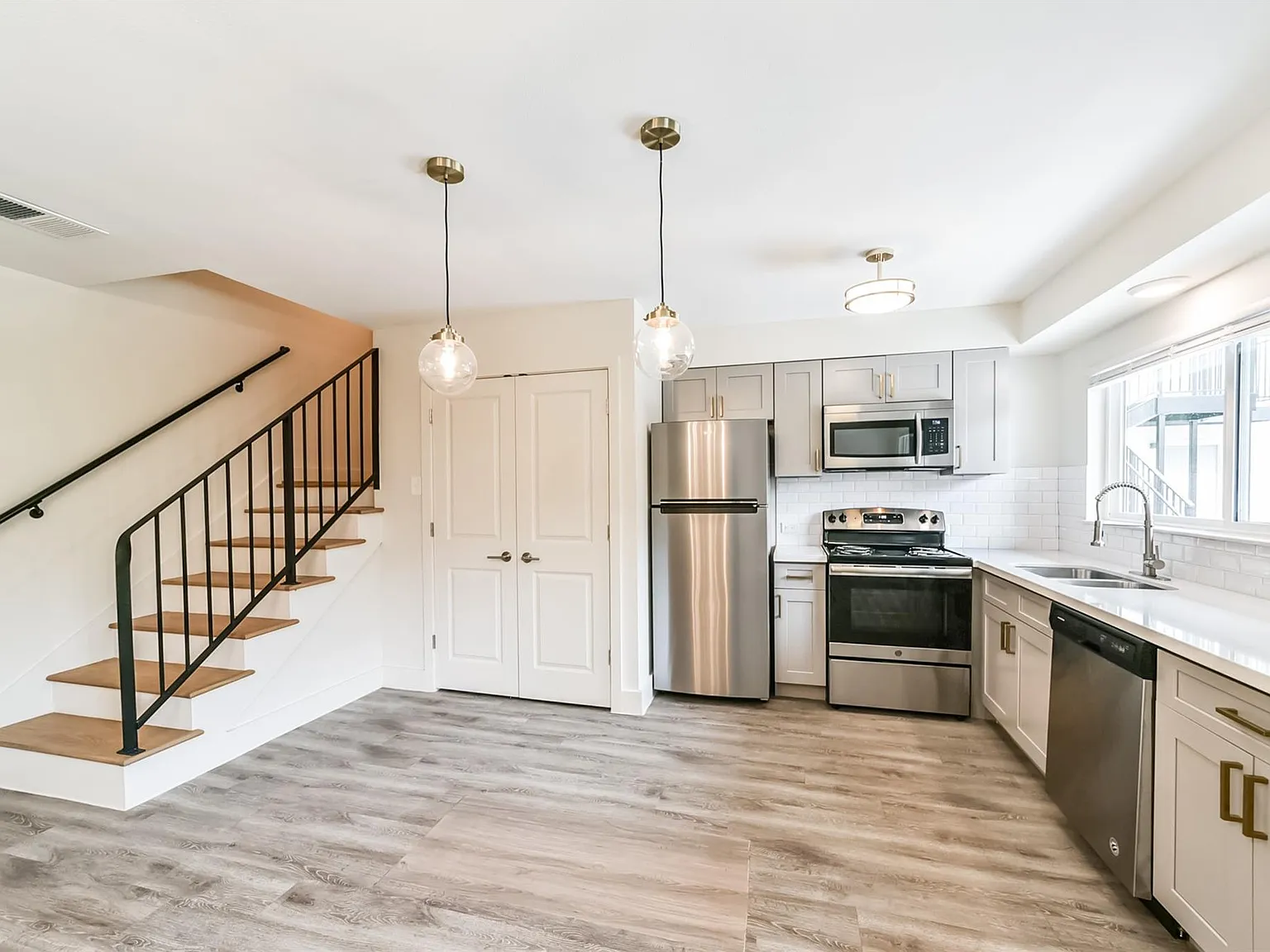 2 bed, 1.0 bath, 761 sqft, $1,549 — Photo 3