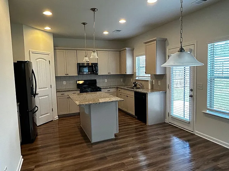 405 Springs Crossing Dr — Photo 6