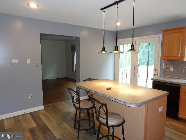 3 bed, 2.5 bath, 2120 sqft, $2,500 — Photo 3