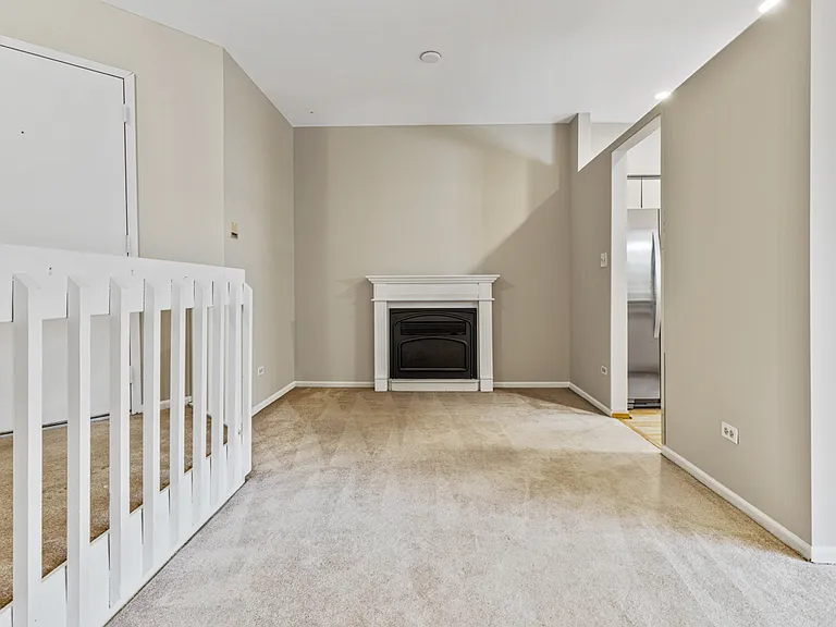 1665 Commodore Ct #7 — Photo 7
