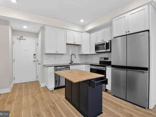 5230 Walnut St Unit 2F, Philadelphia, PA 19121