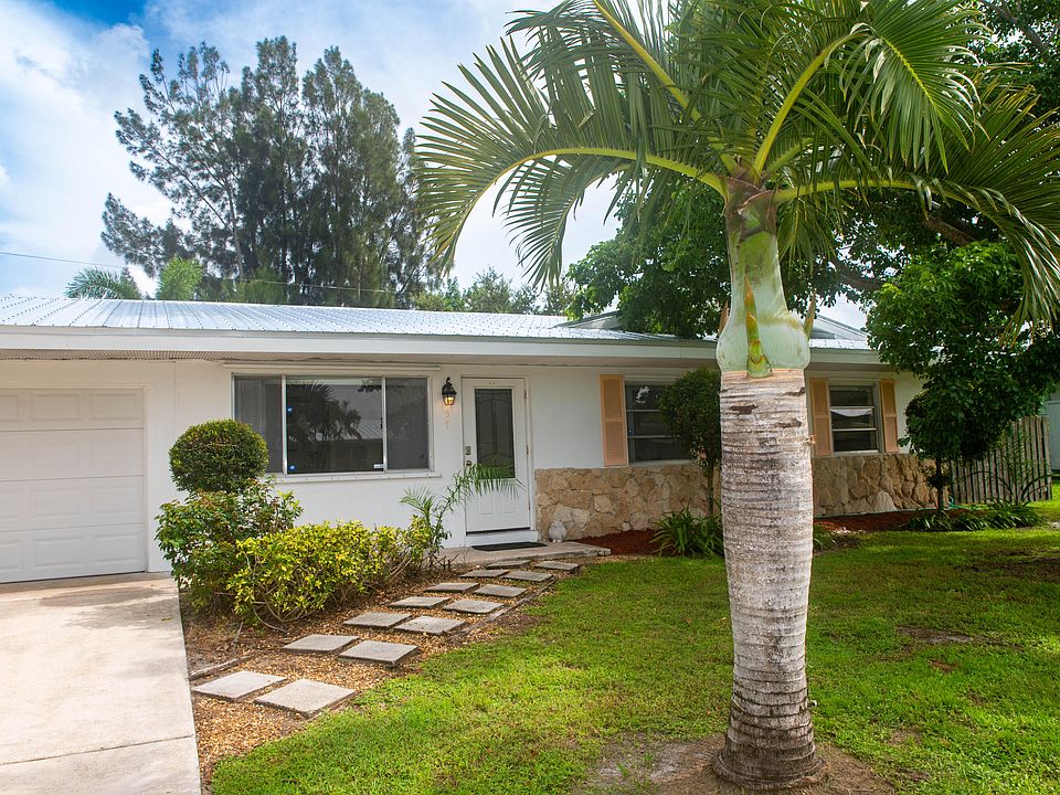 1st image of 157 SE Soneto Court