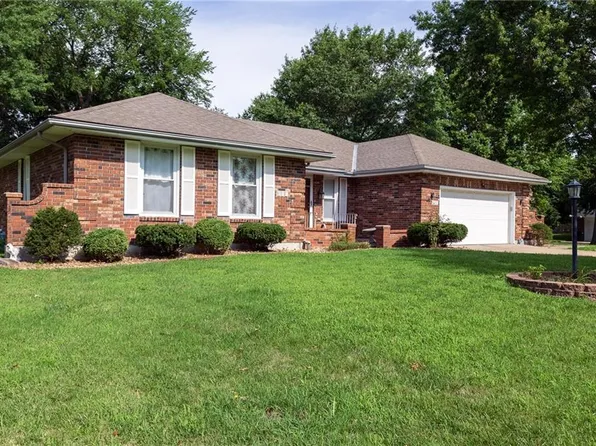 917 SW Southgate Dr, Blue Springs, MO 64015