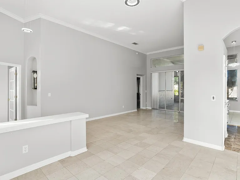 2810 University Acres Dr — Photo 6