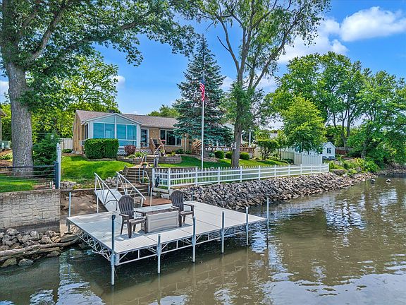 5th image of 809 N River Dr