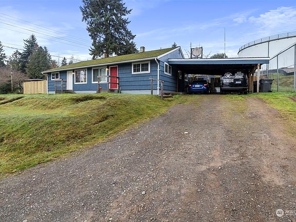 Plenty of parking available.  Carport and on the street fits six vehicles>