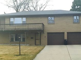78 Terry Dr, Sugar Grove, IL 60554