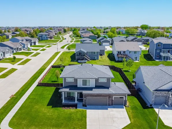 465 NW Gracewood Dr, Waukee, IA 50263