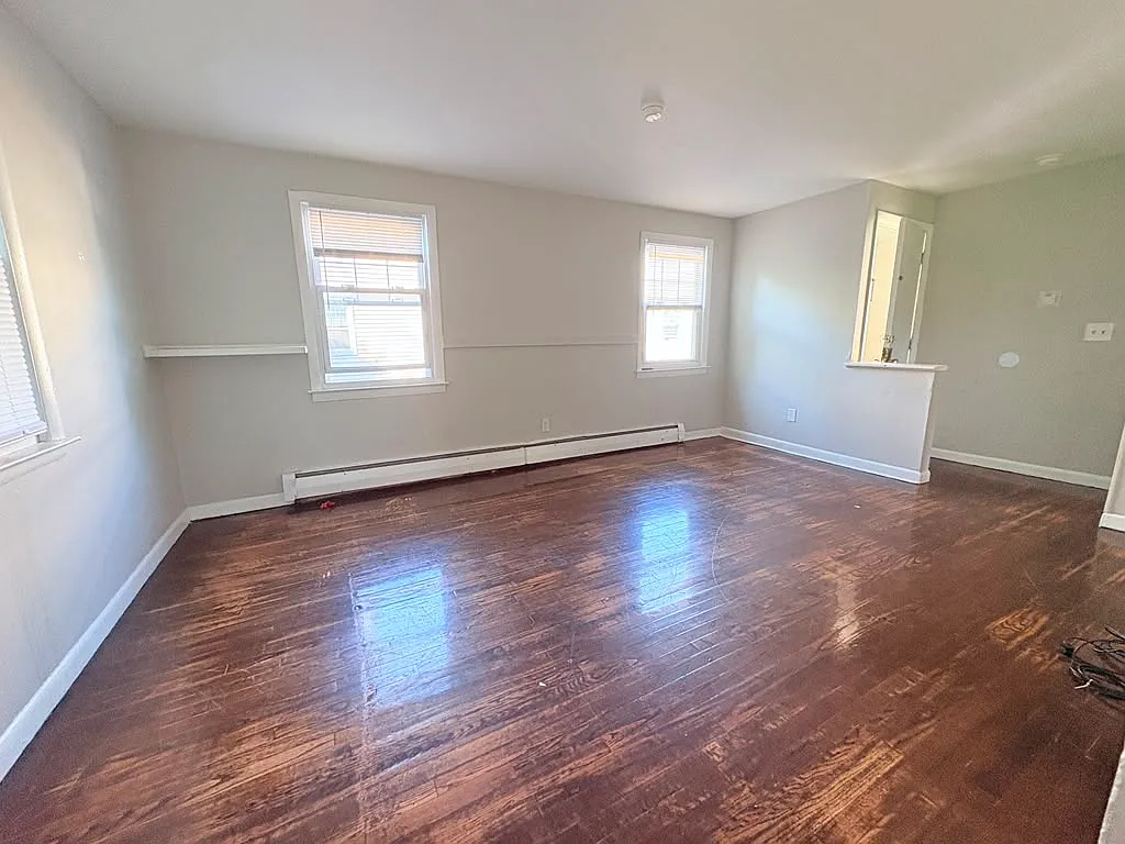 3 bed, $2,100 — Photo 3