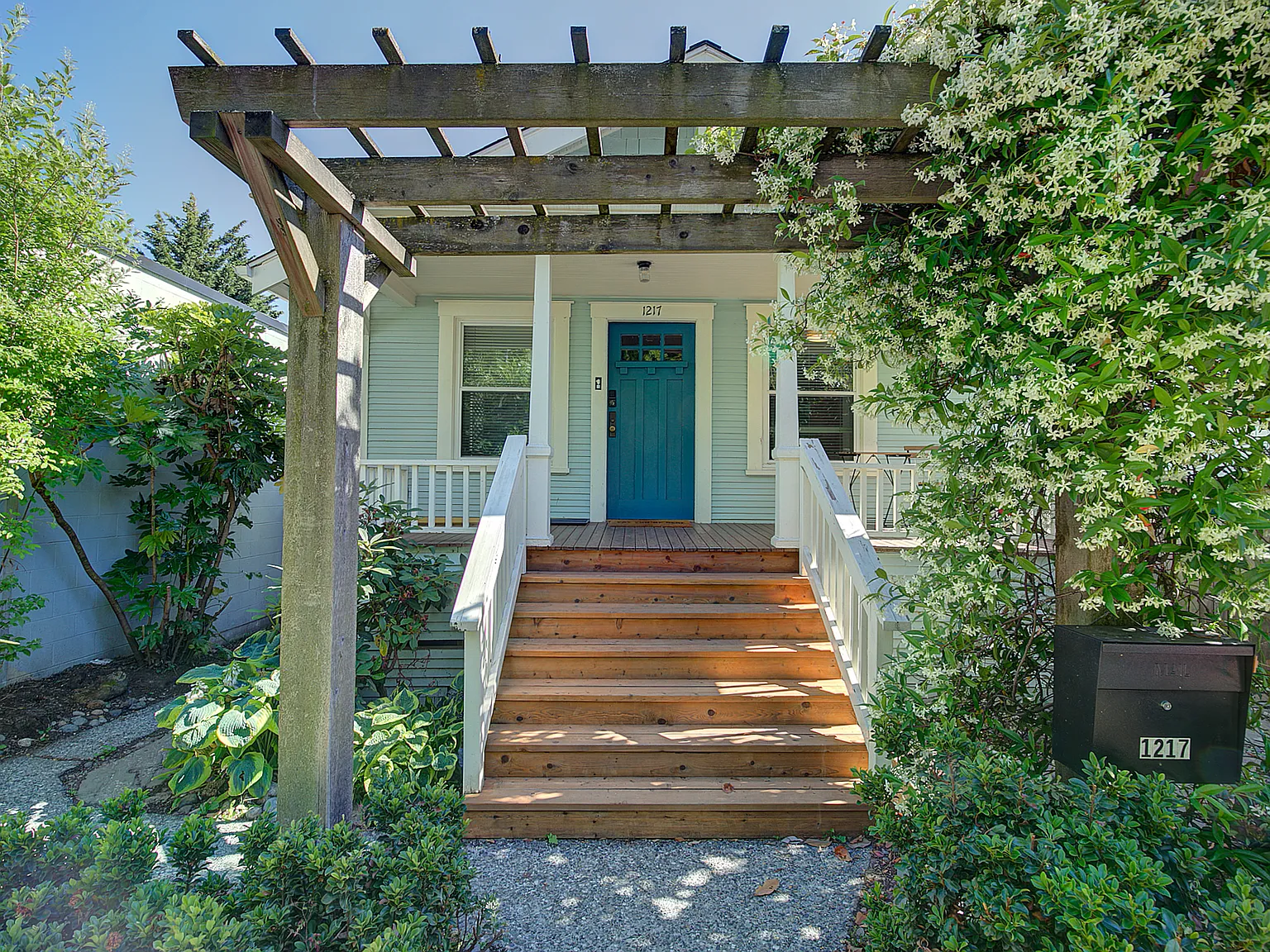 1217 E James Ct — Photo 3