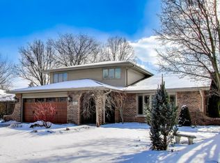 16W671 89th Pl, Willowbrook, IL