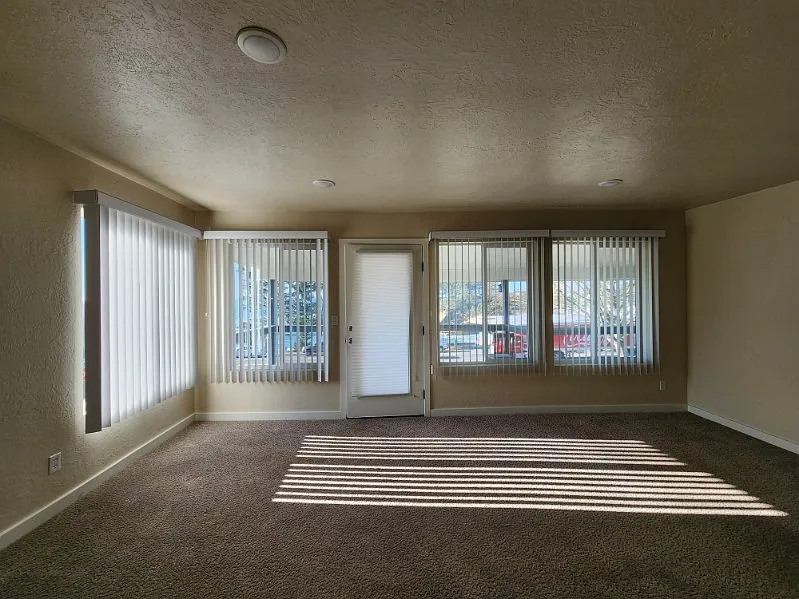 Building Photo - 258 N Highway 101 #4