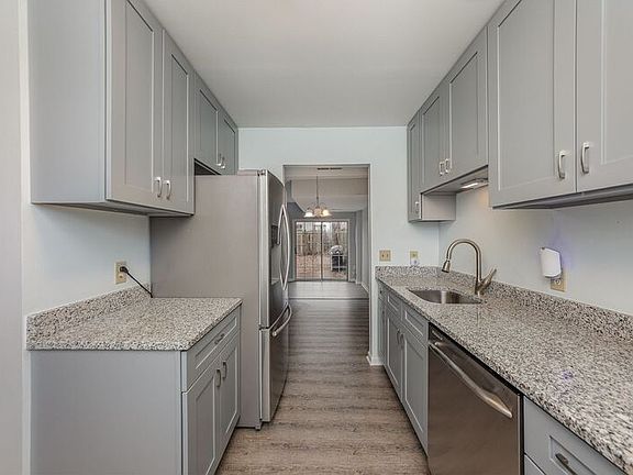 5th image of 2211 Minnear St