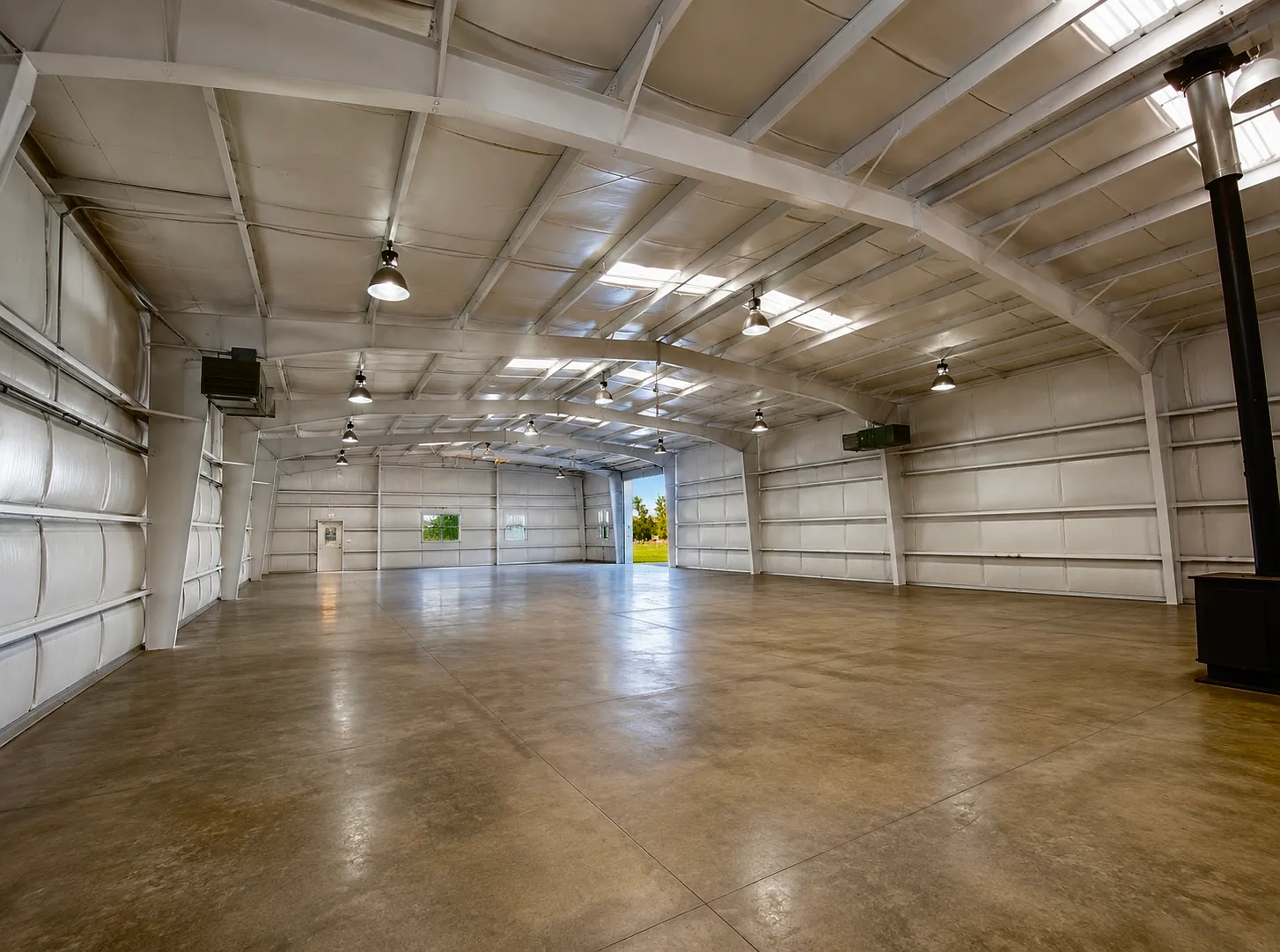 5 bed, 4480 sqft, $6,000 — Photo 4
