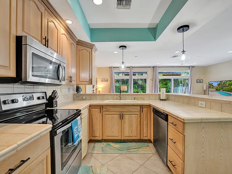 220 Pine Ave — Photo 19