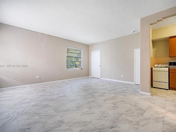 3rd image of 825 Alton Rd APT 2