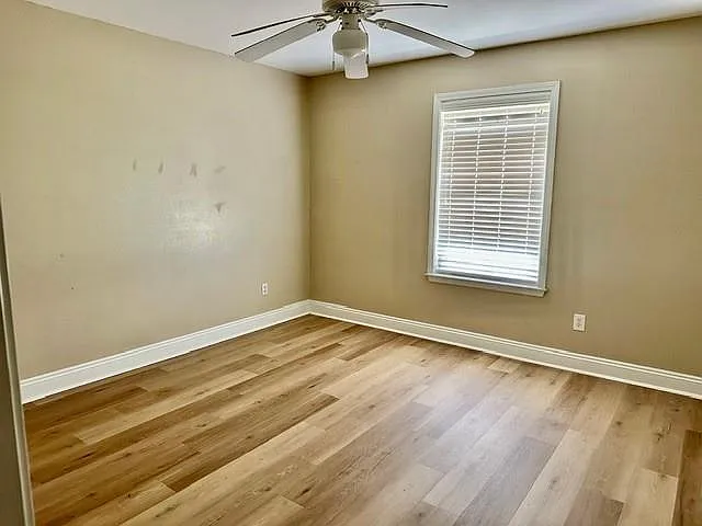 9825 Winchester Dr N — Photo 10