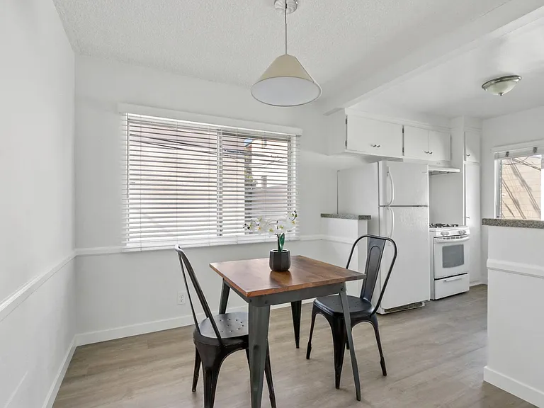 11615 Darlington, Prime Brentwood, Steps to San Vicente — Photo 7