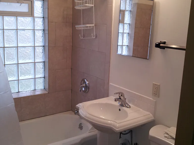 4244 N Wilson Dr — Photo 3
