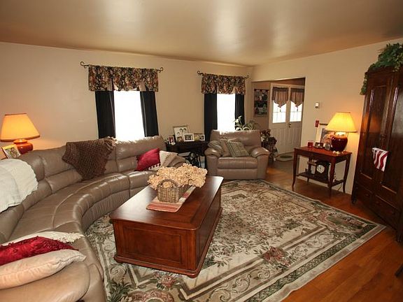 Spacious living room