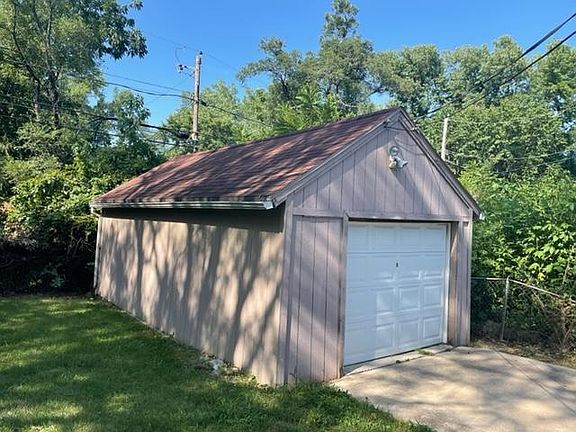 3rd image of 5242 Woodend Ave