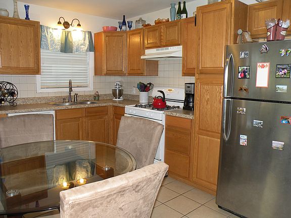 4th image of 12 Clare Dr