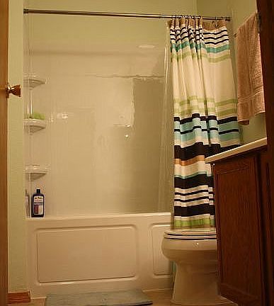 bathroom (soaking tub)