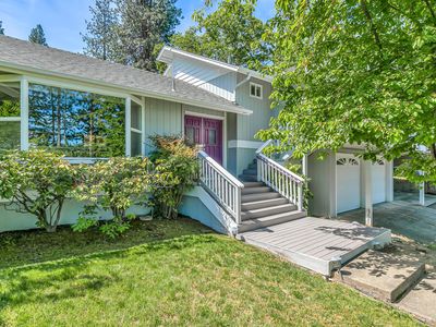 1820 Crestview Dr, Ashland, OR, 97520