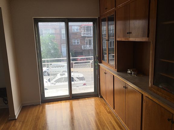 5th image of 2065 42nd St