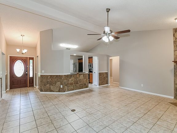 4th image of 7982 Mactavish Way N