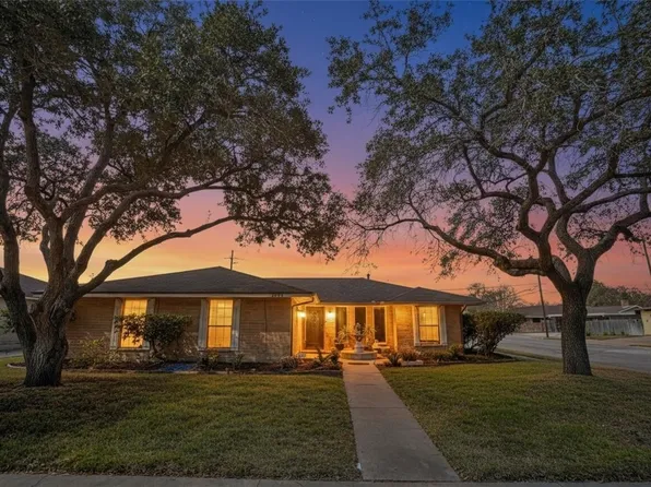 1102 Delta Dr, Corpus Christi, TX 78412