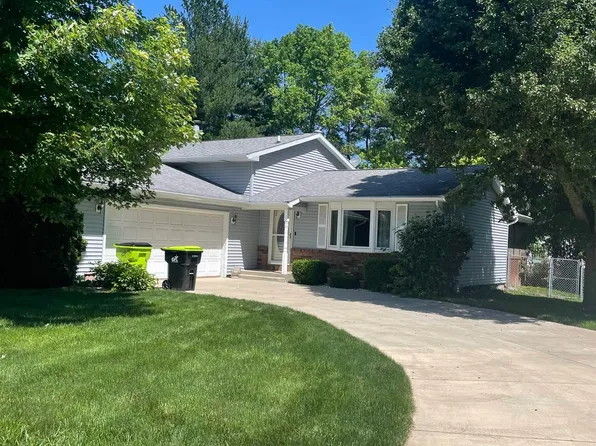 10 Aaron Dr, Jacksonville, IL 62650