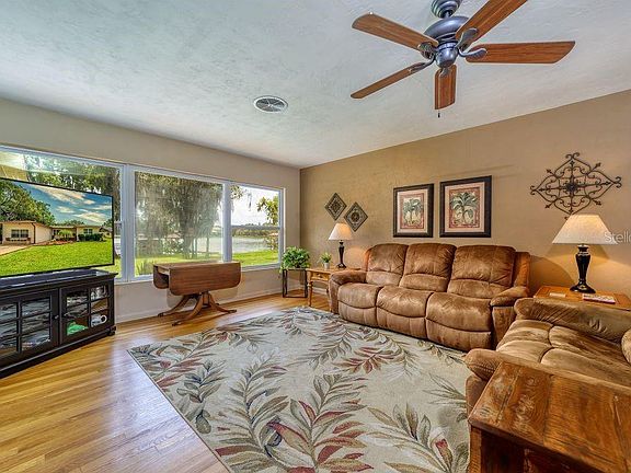 5th image of 2724 Goldenrod Dr