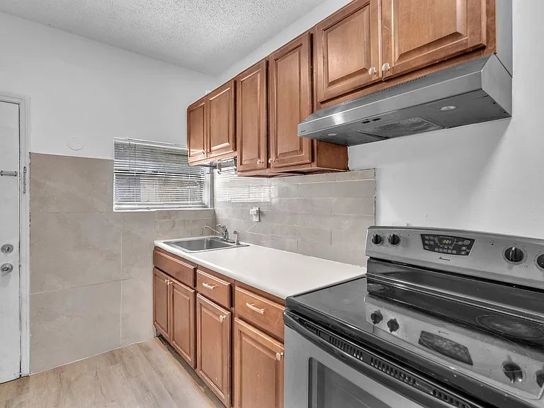 7500 Lincoln St #1 — Photo 3