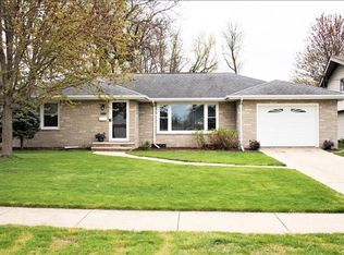 717 Keyes St, Menasha, WI 54952