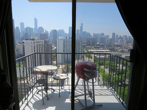 2nd image of 1212 Lasalle St #2109