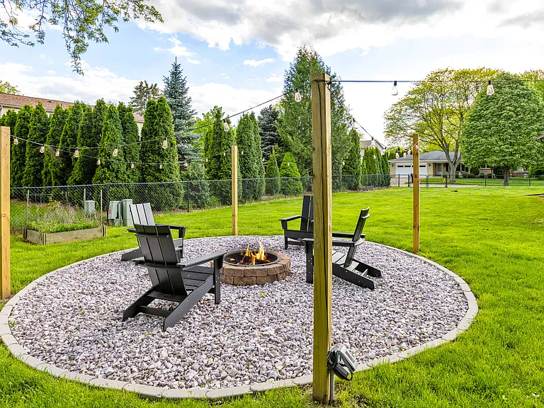 2140 Adrienne Dr — Photo 42