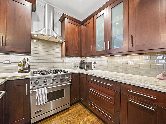 3rd image of 886 W Lill Ave #2